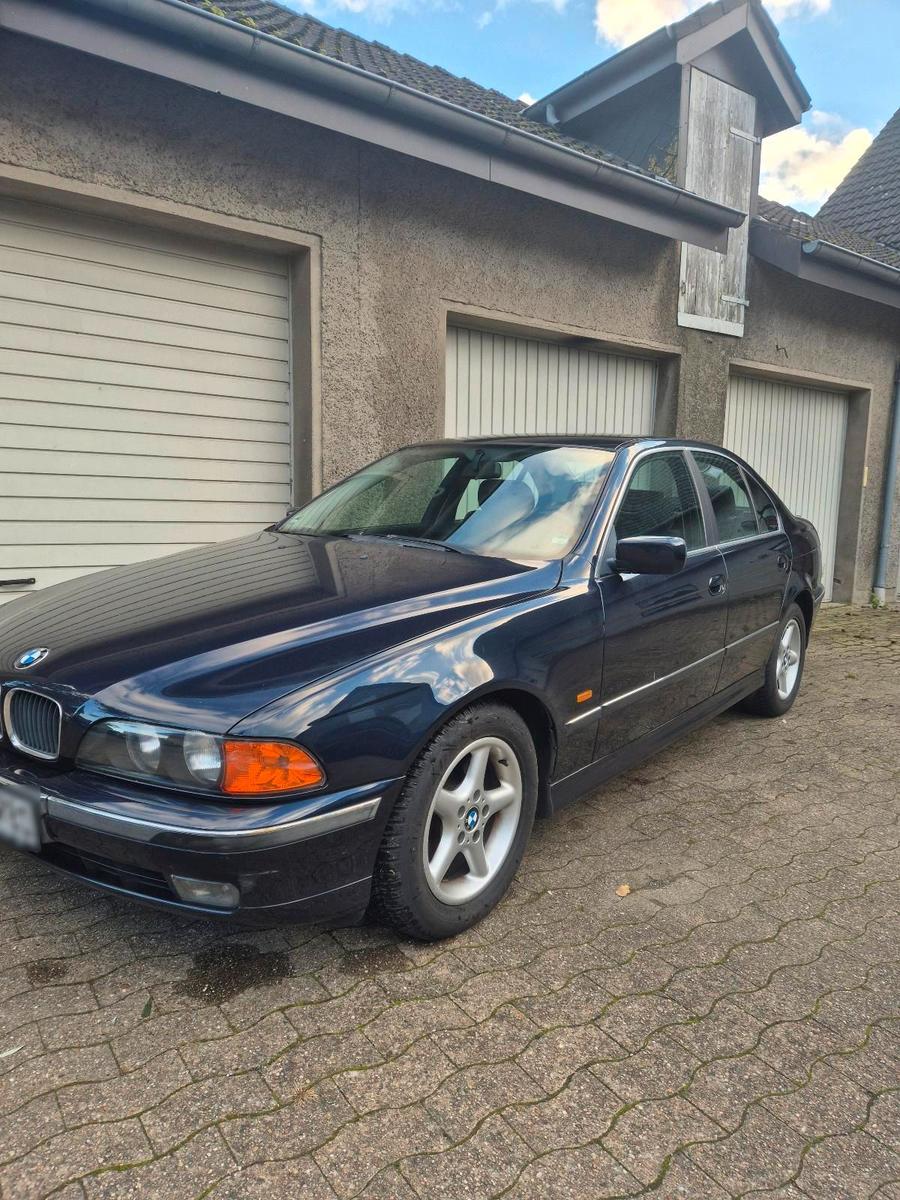 BMW 523