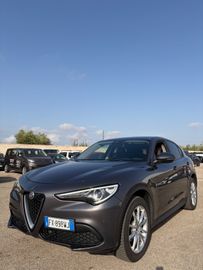 Alfa-Romeo Stelvio - 1