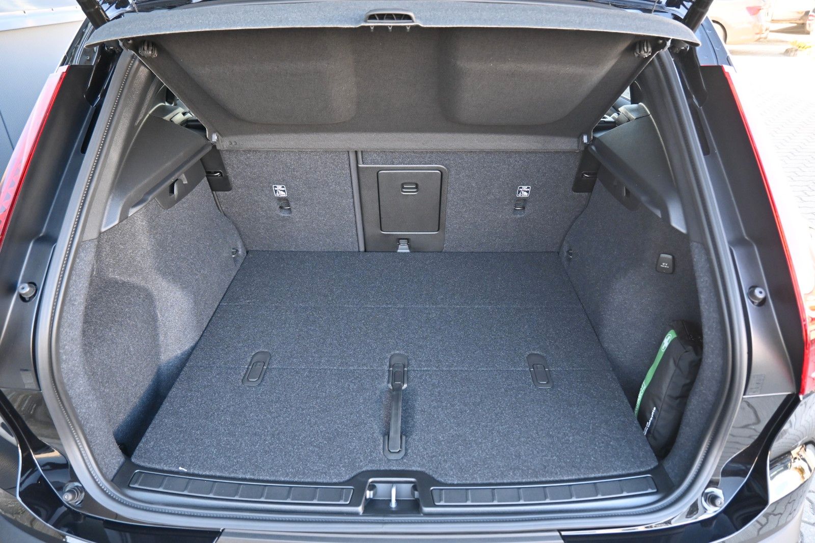 Fahrzeugabbildung Volvo XC40 B4 DKG Plus Dark*STDHZG*360*Pixel*ACC