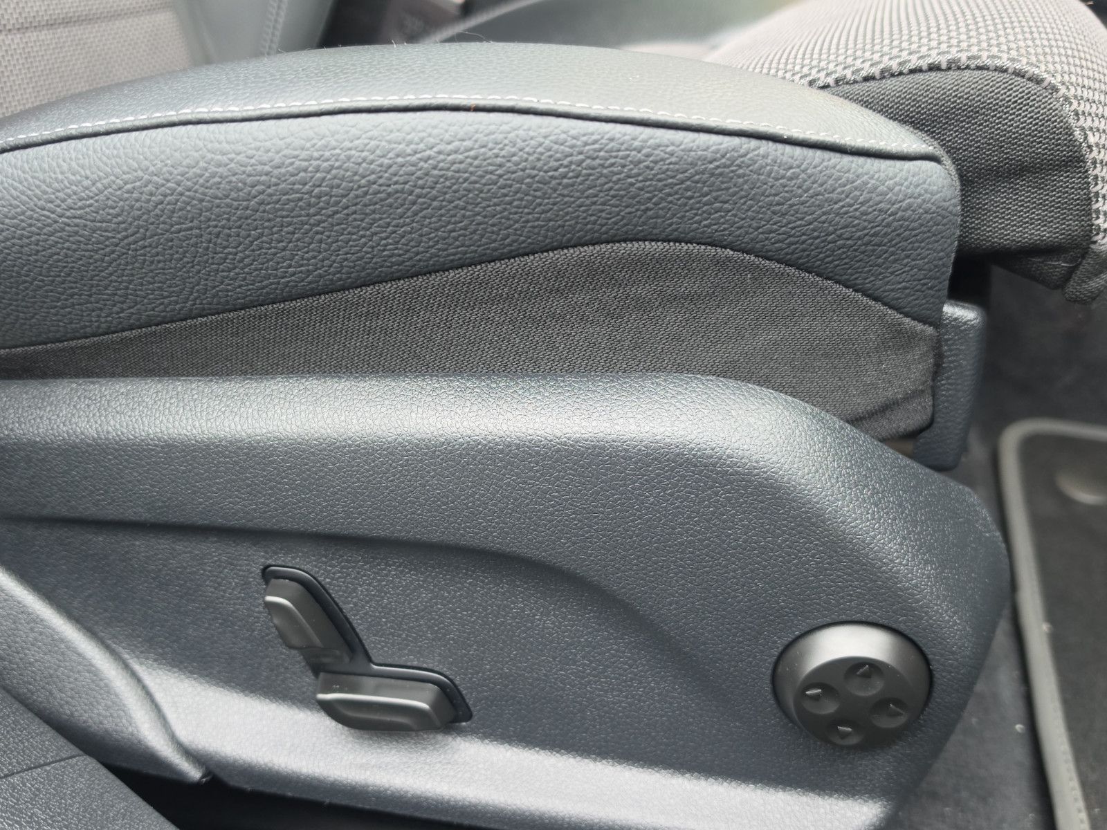 Fahrzeugabbildung Mercedes-Benz E 350 E Limousine Avantgarde Aus 1.Hand