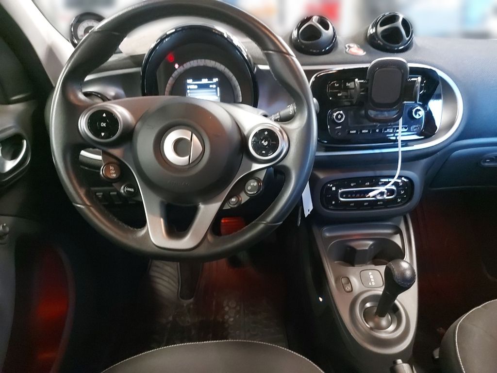 Fahrzeugabbildung Smart SMART FORFOUR 1.0 Passion Sitzheiz. Pano Klima