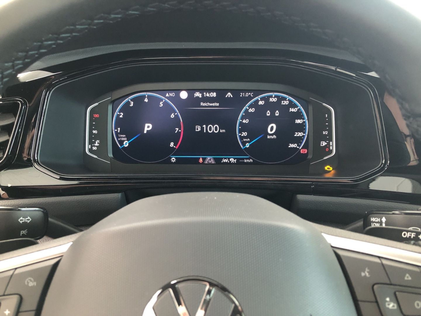 Fahrzeugabbildung Volkswagen T-Roc Cabriolet R-Line 1.5 TSI DSG Sportpaket AH