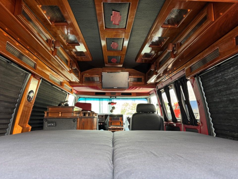 Fahrzeugabbildung Chevrolet Chevy Van G20 5.7 V8 Tiara komplett gemacht