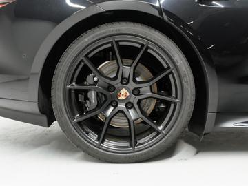 صورة 9 لـ 2025 Porsche TAYCAN