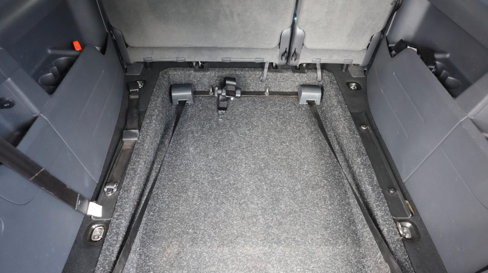 Volkswagen Caddy 1.6 TDI DSG Rollstuhlrampe R.Cam StandHz.