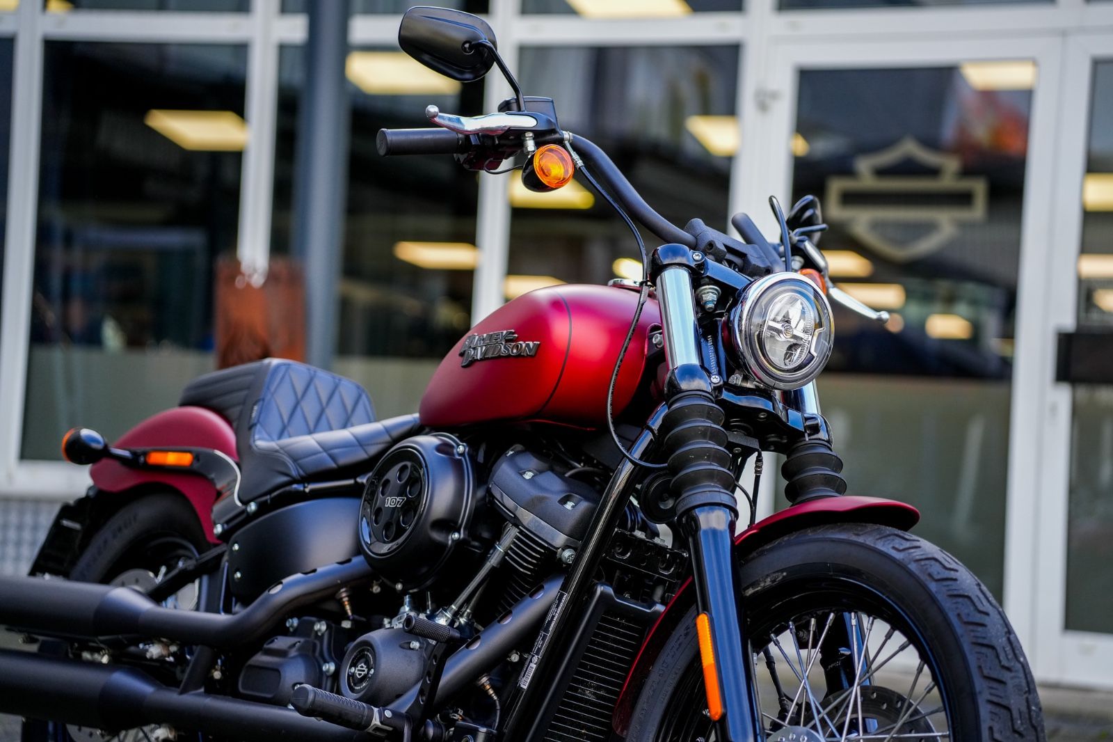 Fahrzeugabbildung Harley-Davidson FXBB Street Bob Softail - Sissybar -Satteltasche