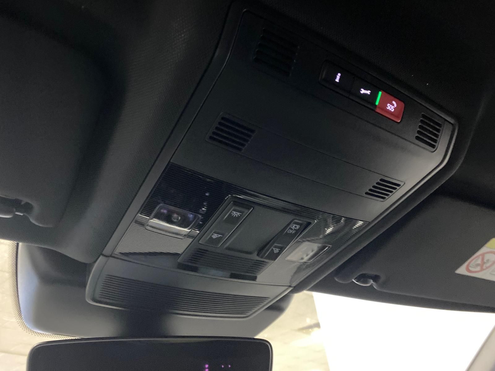 Fahrzeugabbildung Volkswagen T-Cross 1.0 TSI DSG R-Line BLACKSTYLE+MATRIX+AHK