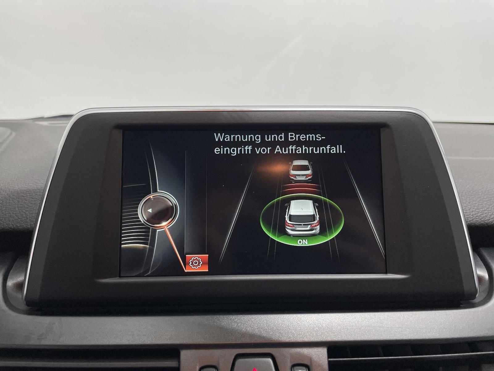 BMW 220i Active Tourer Advantage Tempomat AHK schw.