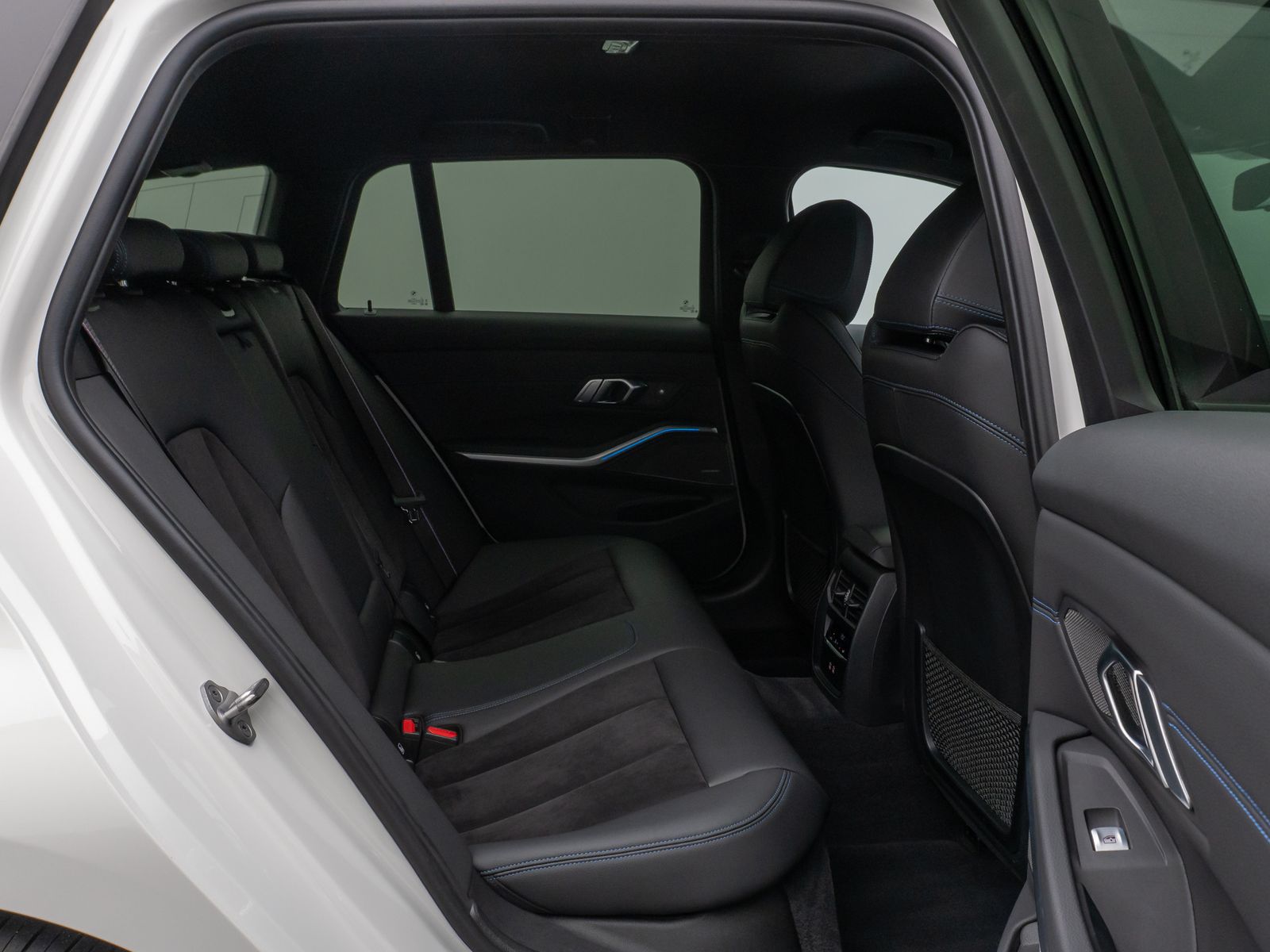 Fahrzeugabbildung BMW 320d xD M Sport Pro Kamera HUD DAB H/K AHK Komfo