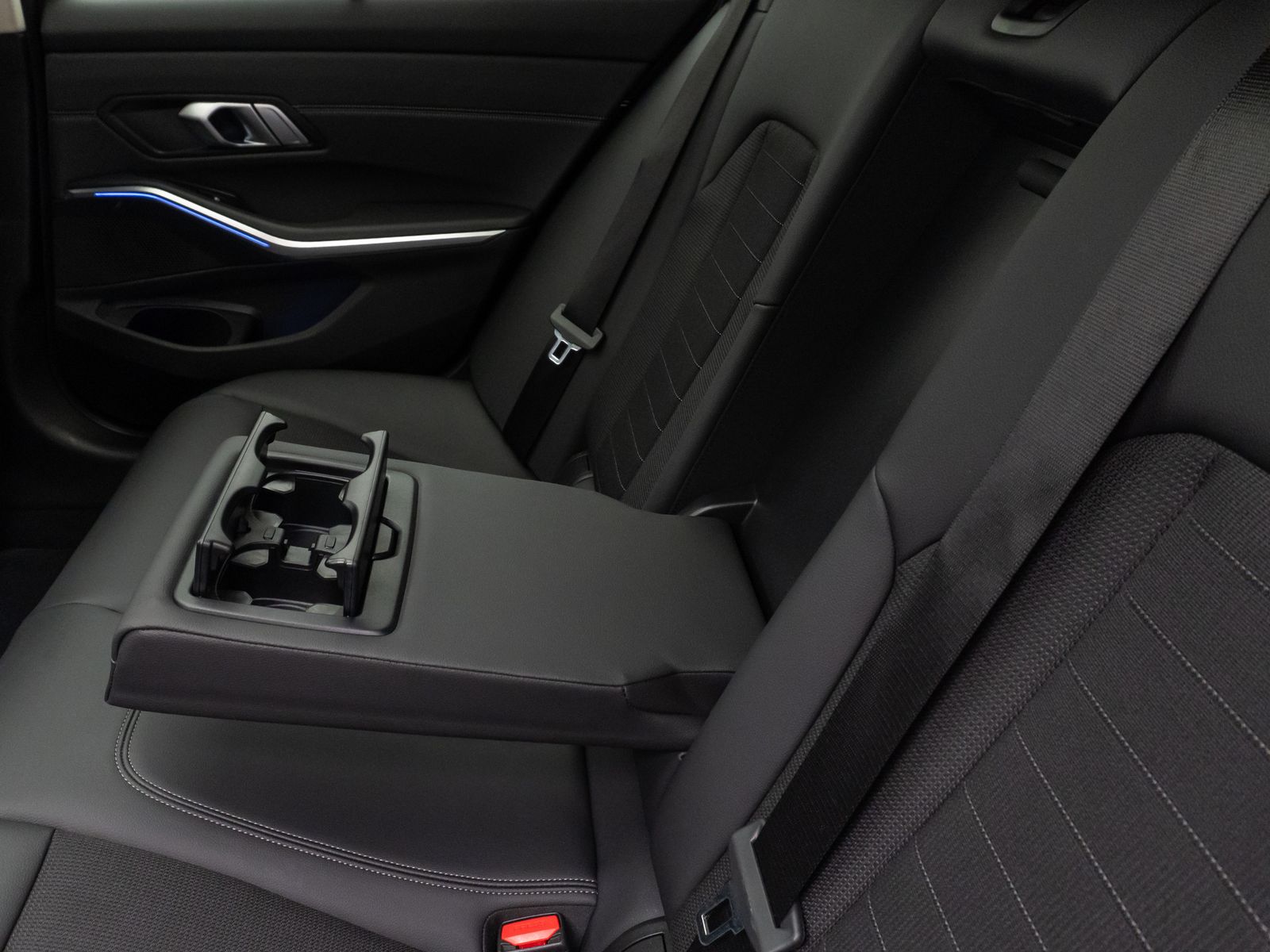 Fahrzeugabbildung BMW 320d  xD Sport Line Panorama Kamera HiFi Komfort
