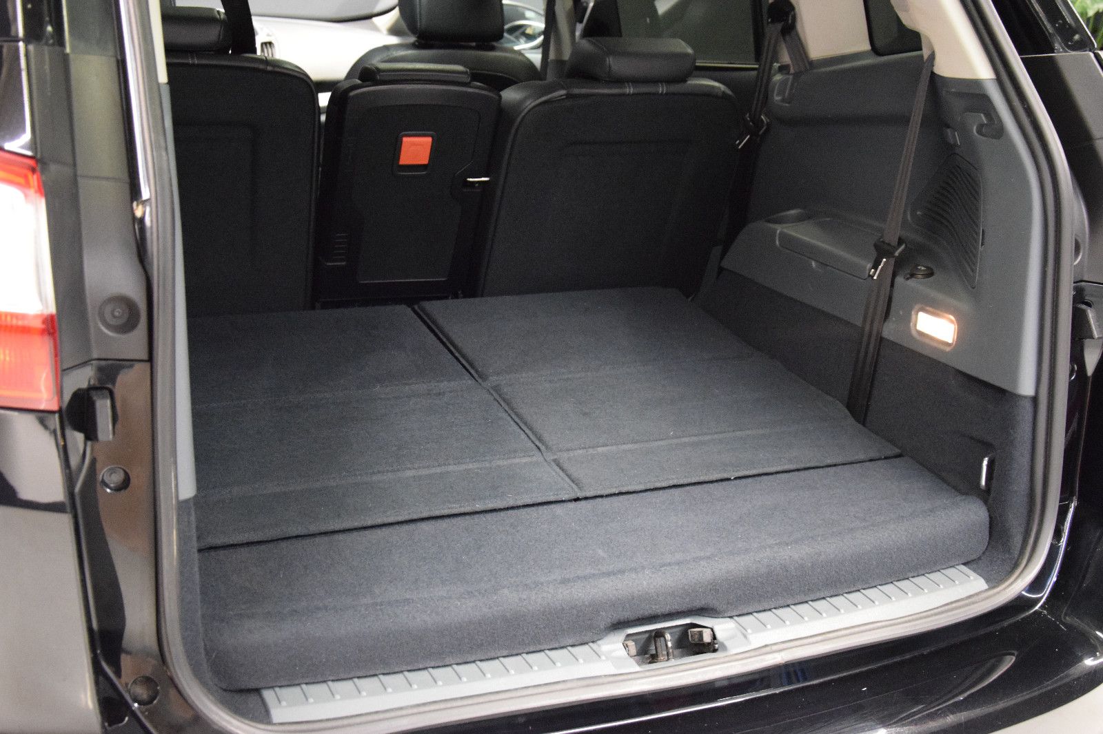 Fahrzeugabbildung Ford Grand C-MAX Titanium 7 Sitze Navi Leder Luxus