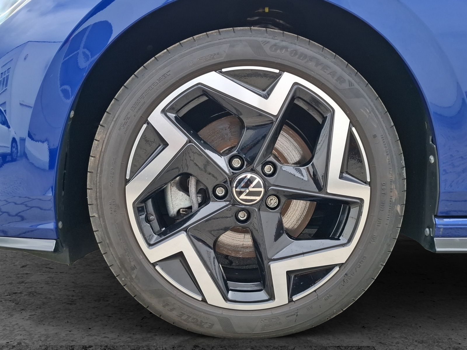 Fahrzeugabbildung Volkswagen Golf VIII Variant TDI R-Line DSG LED Navi AID AC