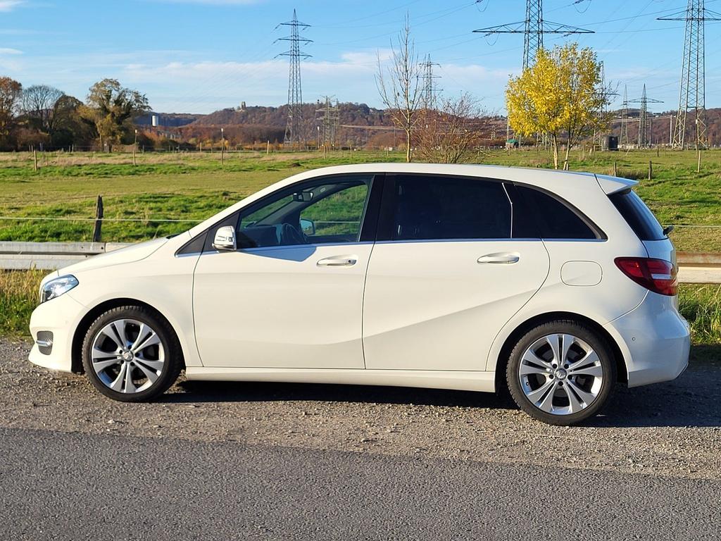 Mercedes-Benz B 220