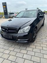 Mercedes-Benz C 220 C -Klasse Lim. C 220 CDI BlueEfficiency - Mercedes-Benz C 220: Cdi Blueefficiency