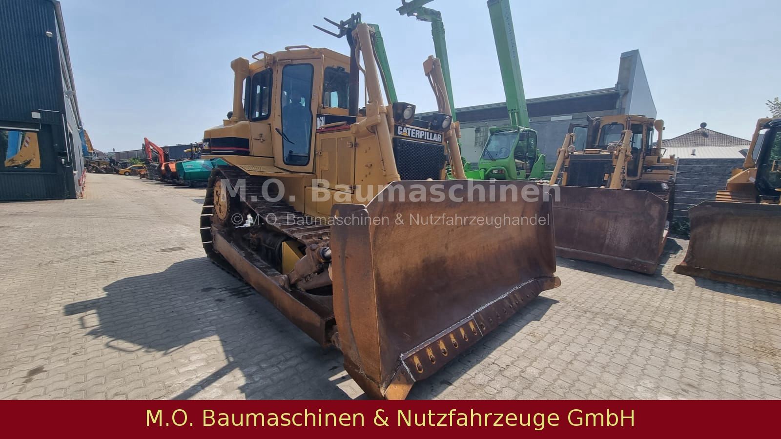 Fahrzeugabbildung CAT D6H Planierraupe / 4. Wegeschild