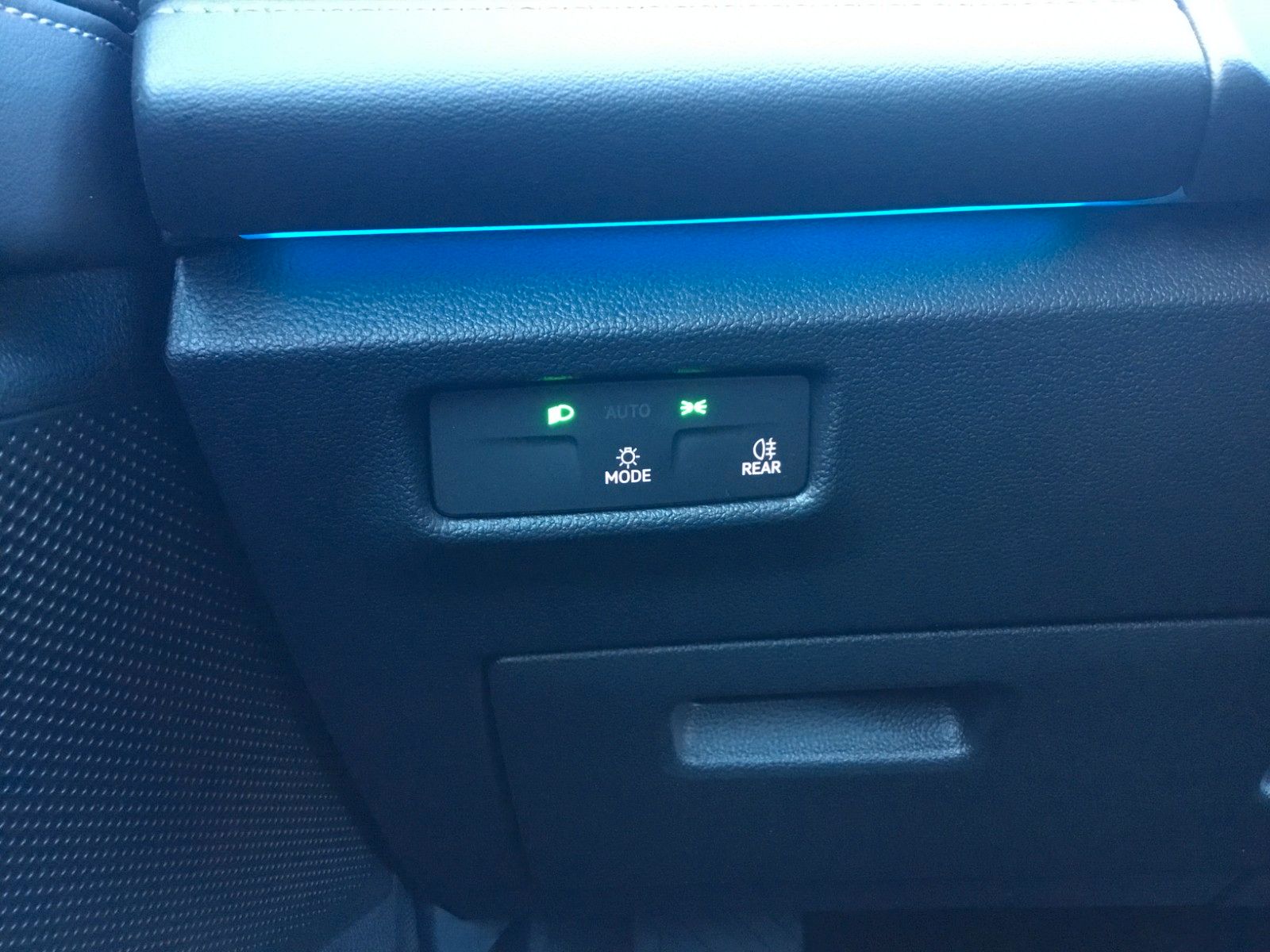 Fahrzeugabbildung Volkswagen Tiguan 1.5 eTSI DSG Life+AHK+LED+17"+Navi+Kamera