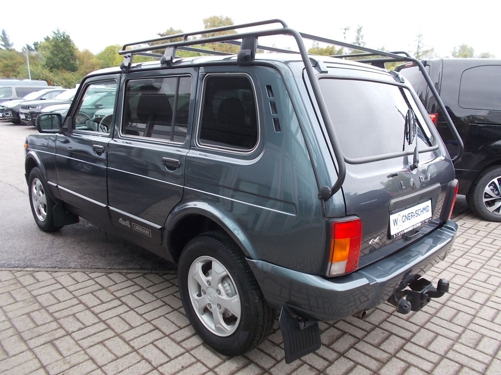 Fahrzeugabbildung Lada Niva Taiga 1.7 Urban 4x4 + 5 Türer + AHK