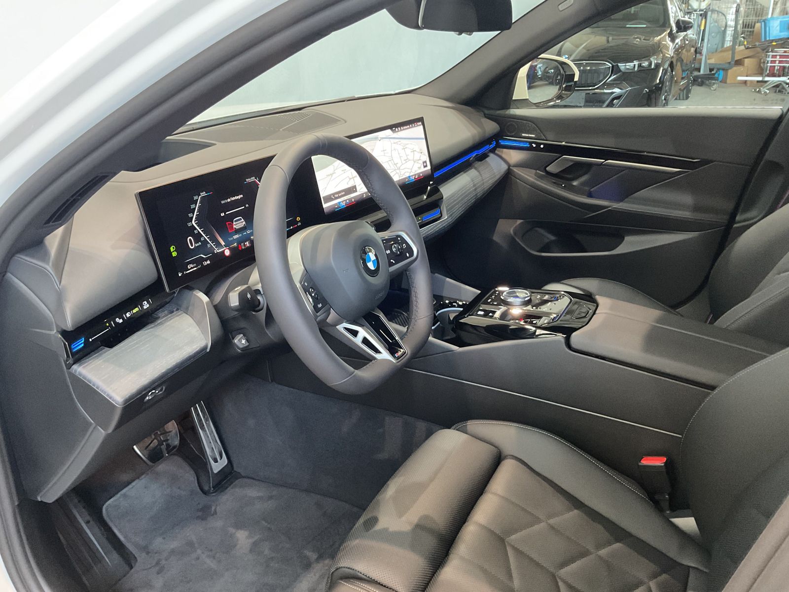 Fahrzeugabbildung BMW 520d xDrive M Sportpaket pro, Panorama-Glasdach,