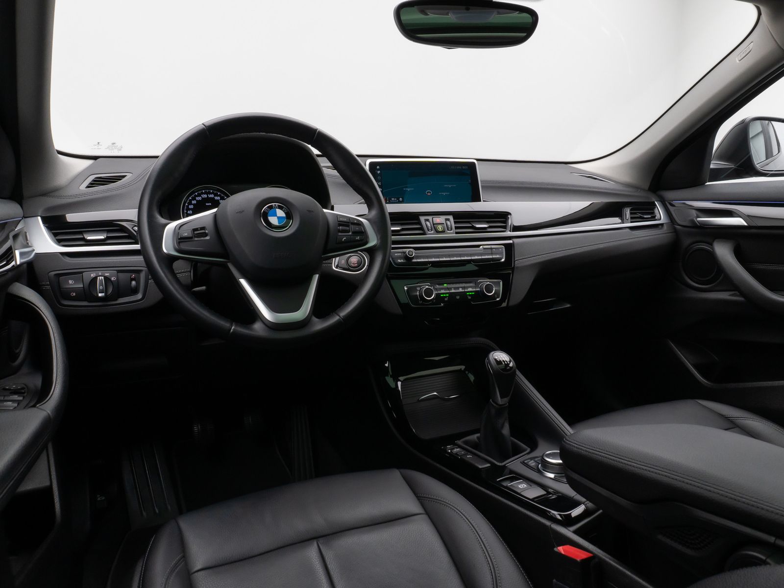 Fahrzeugabbildung BMW X2 sD18i Panorama Parkassist DAB HiFi AHK LED