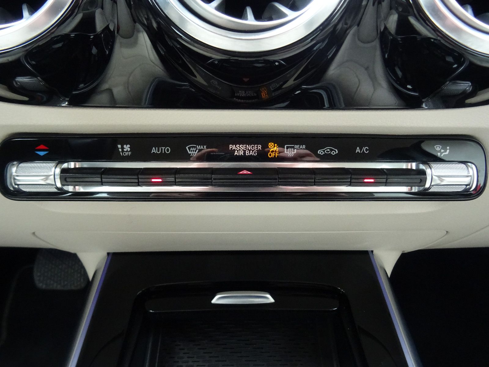 Mercedes-Benz GLA 180 Progressive Leder LED Temp Garantie foto 14