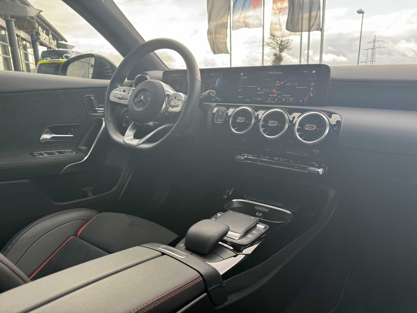 Fahrzeugabbildung Mercedes-Benz A 35 AMG 4M Aerodynamik+Pano+Night +PerfSitz+HUD