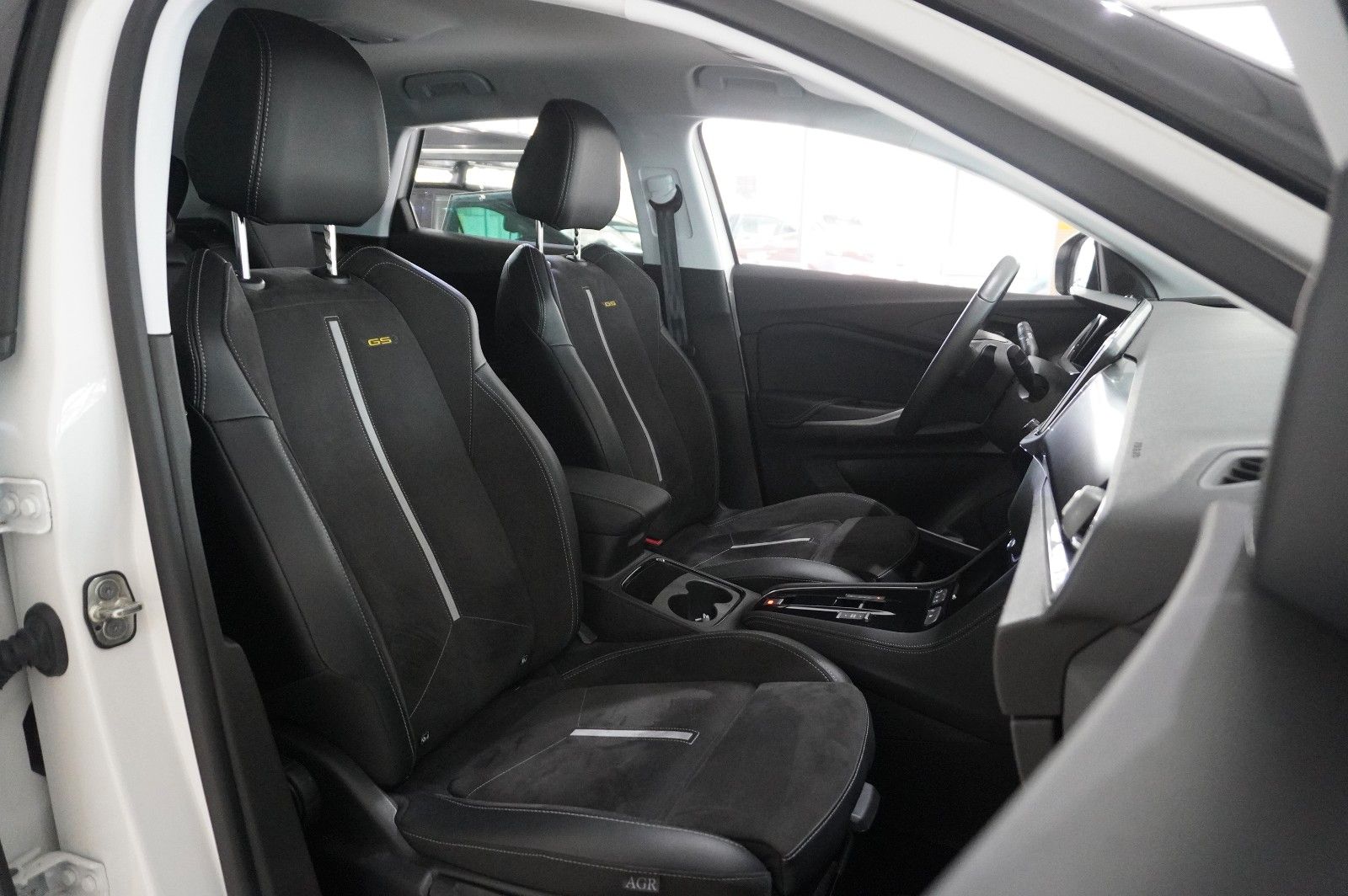 Fahrzeugabbildung Opel Grandland (X) 1.6T GSe HYBRID 4X4 NAVI/LED/SPORT