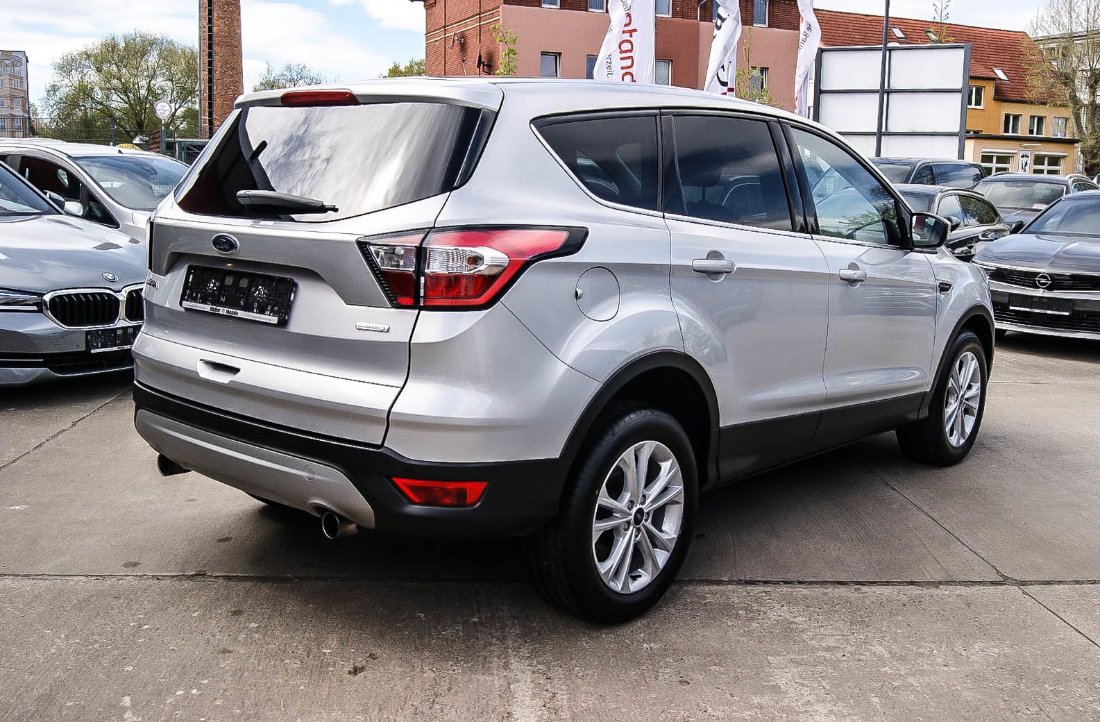 Fahrzeugabbildung Ford Kuga 1.5 Aut Titanium XENON NAVIGATION PDC 1HAND