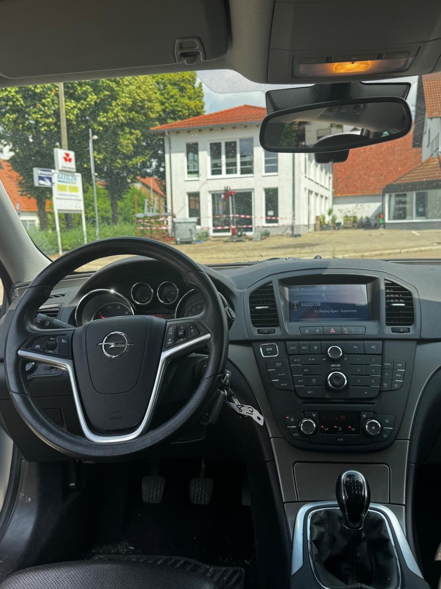 Opel Insignia 2011 — photo 12