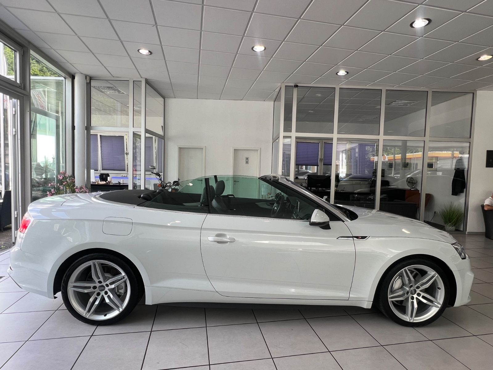 Fahrzeugabbildung Audi A5 Cabriolet 2.0 quattro sport S line