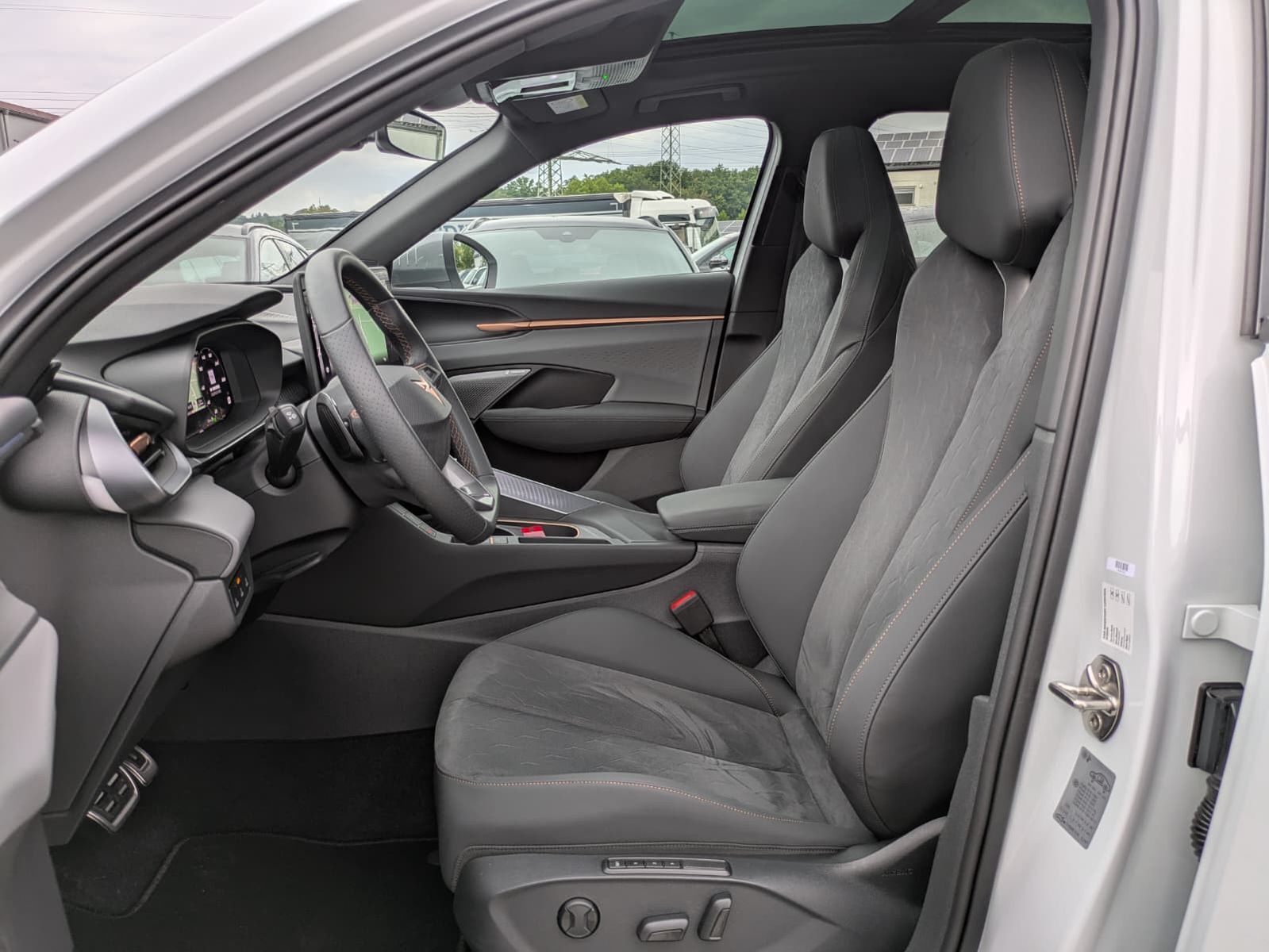 Fahrzeugabbildung CUPRA Terramar 2.0 TSI 4D VZ HUD*MATRIX*PANO*DCC*20"