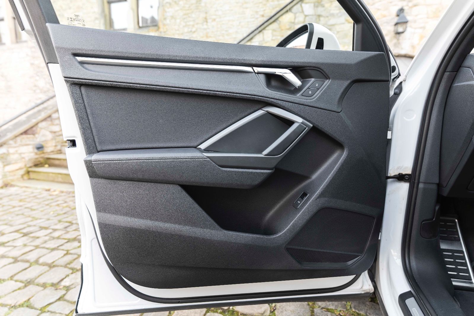 Fahrzeugabbildung Audi Q3 35 TDI QUATTRO DSP LED TOTW NAV TEMPOMAT