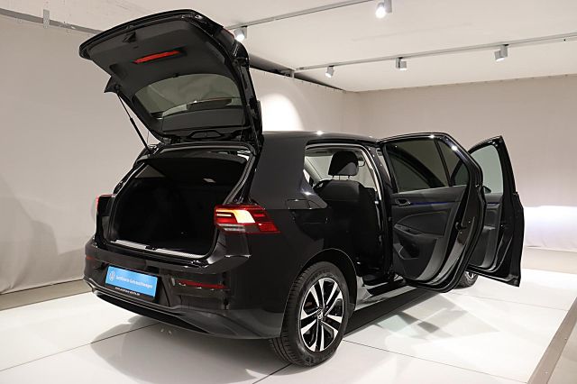 Golf UNITED 1.5 TSI LED NAVI PDC TEMPOMAT ACC FR