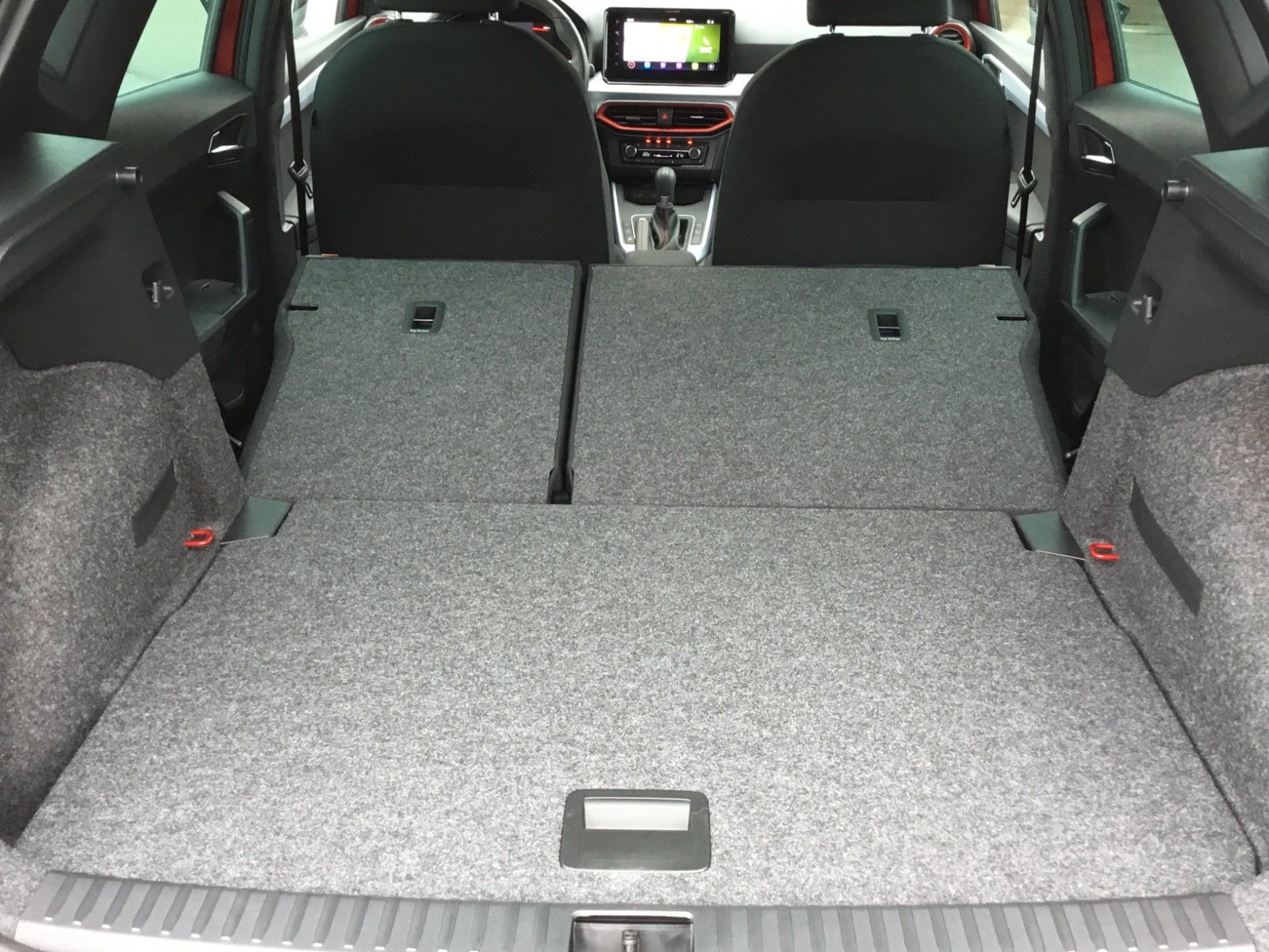 Fahrzeugabbildung SEAT Arona FR 1.5 TSI DSG+AHK+ACC+17"+Navi+Kamera
