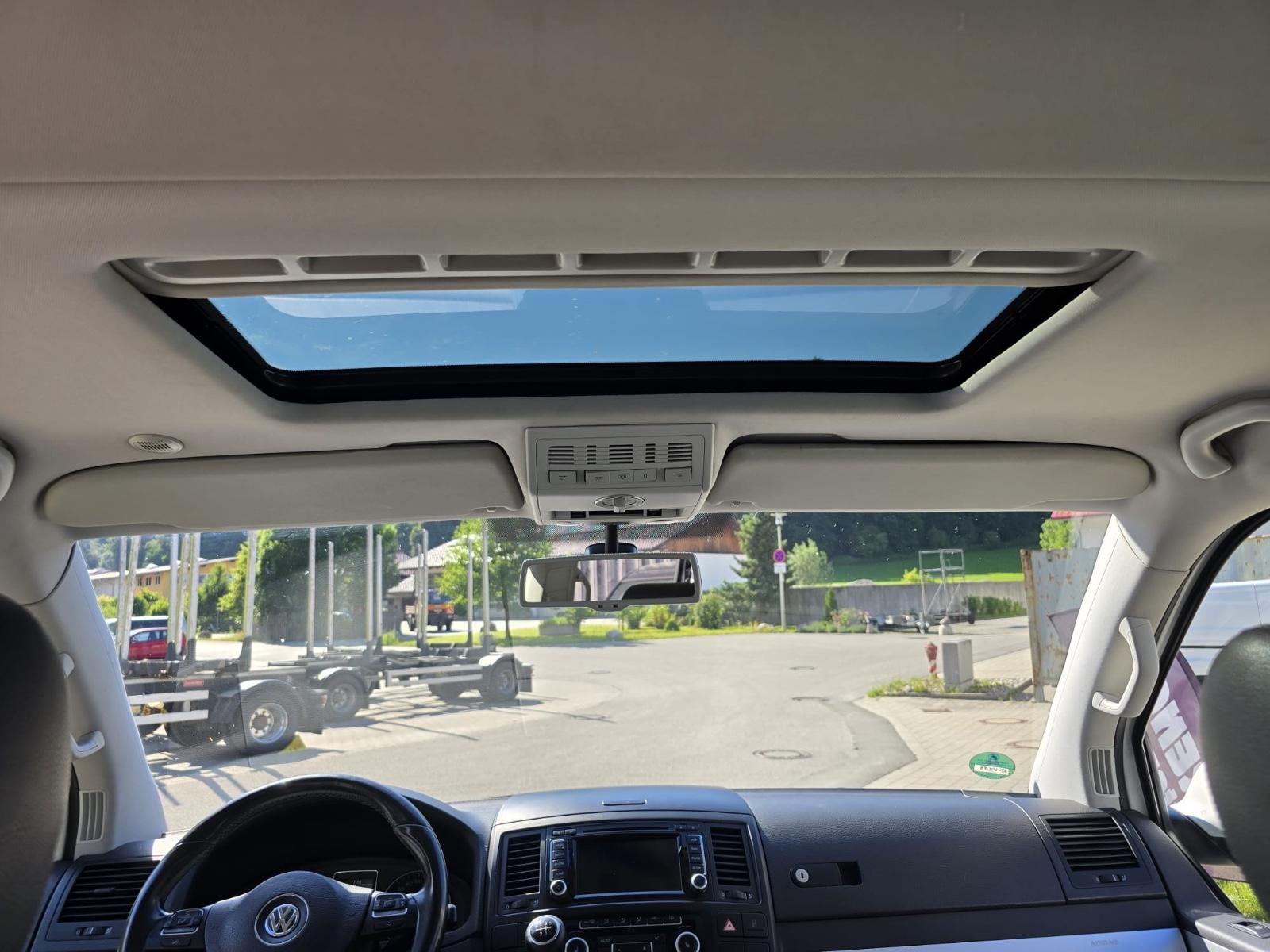 Volkswagen T5 Transporter Bus Multivan Edition 25