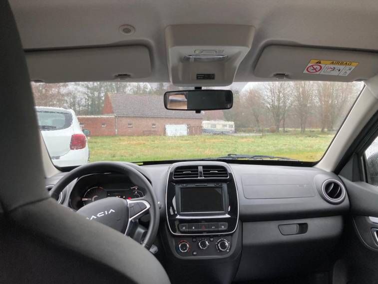 Fahrzeugabbildung Dacia Spring Essential CCS- Anschluss