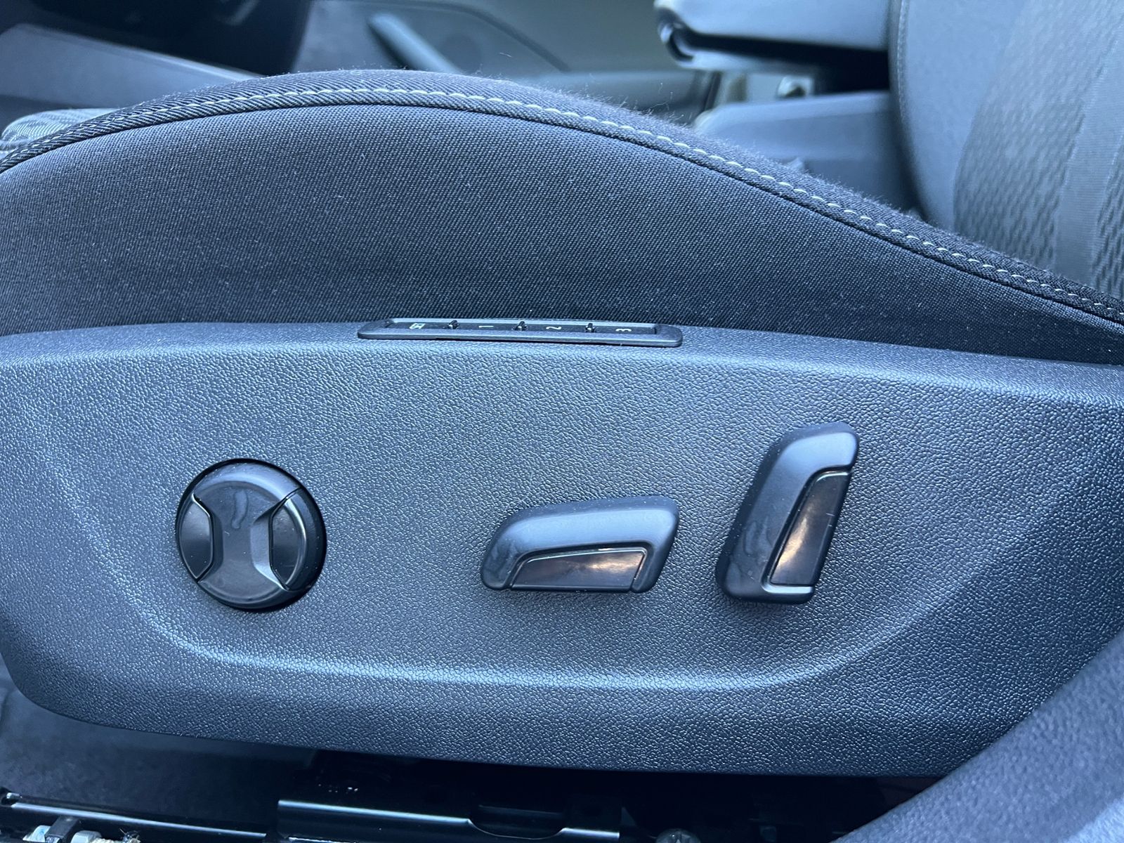 Fahrzeugabbildung SKODA Octavia III Combi Style 2.0 TDI DPF DSG *LED; AH