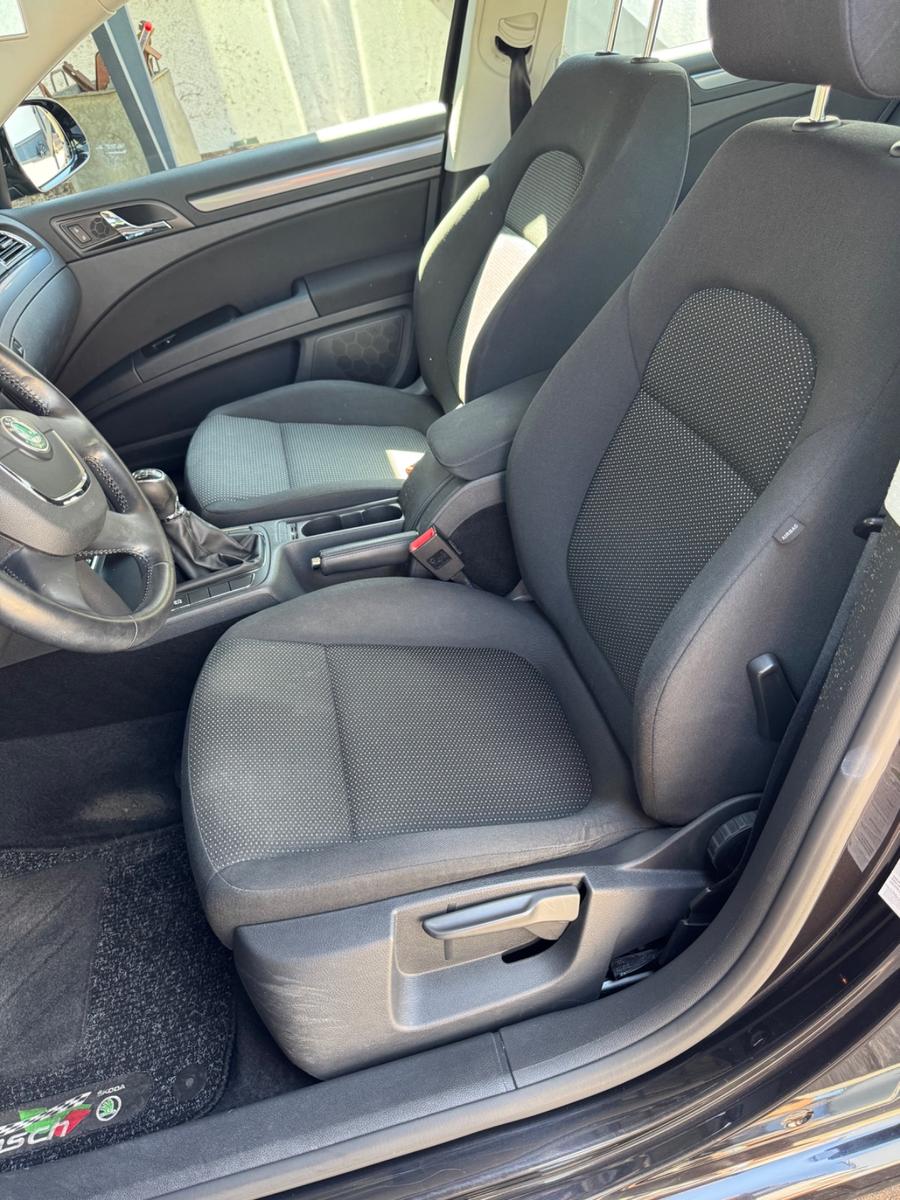 Skoda Superb Combi Active *1.Hand*Garantie*AHK*