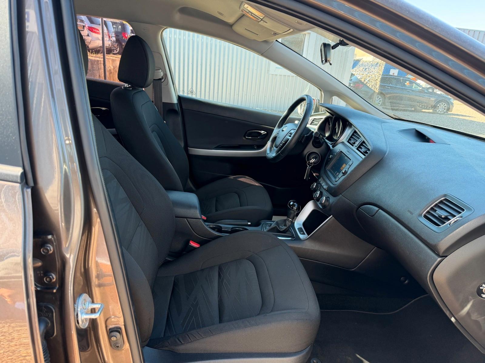 Kia Cee'd Sportswagon**Automatik**90 TKM**Kamera**Le