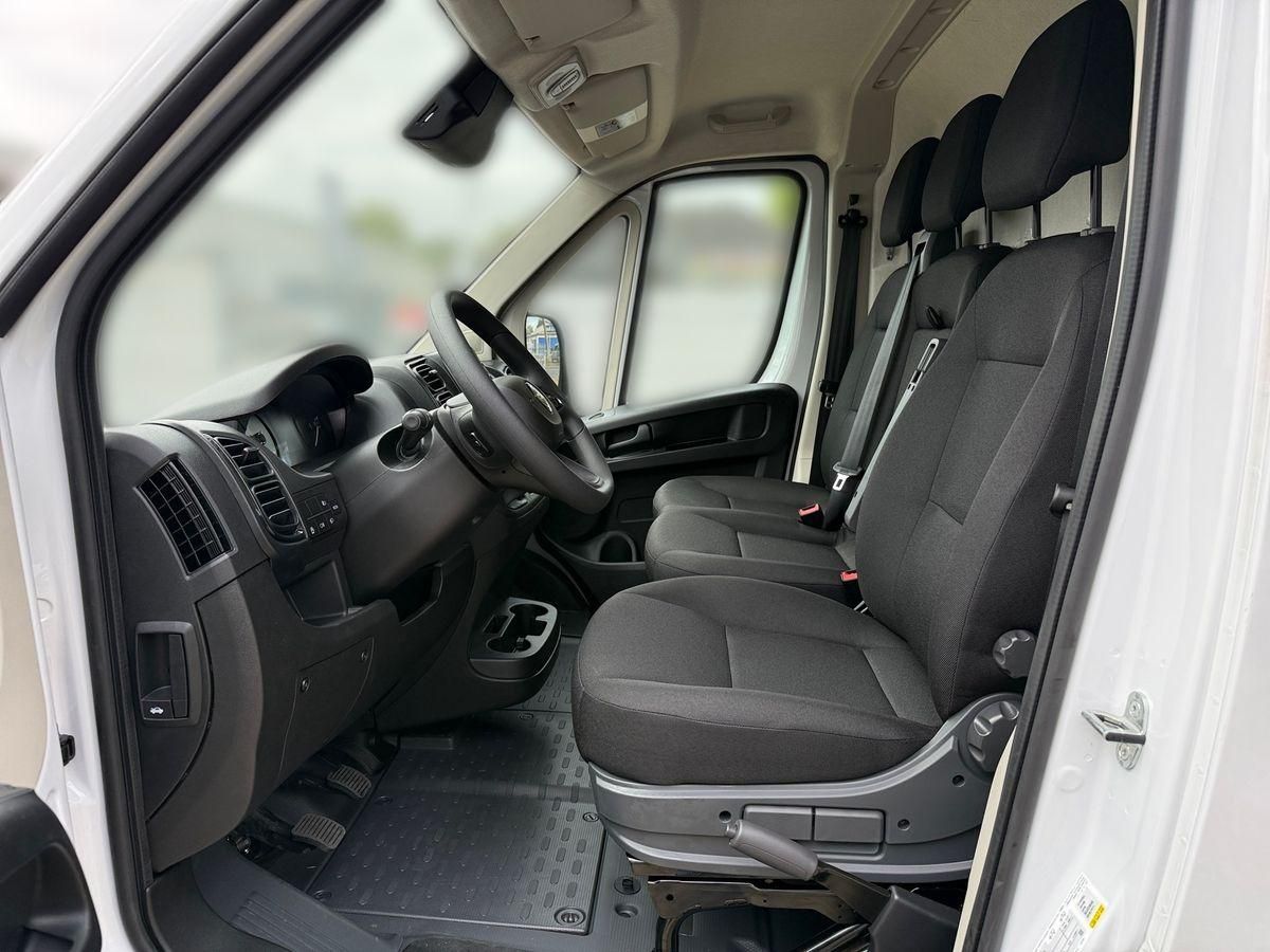 Fahrzeugabbildung Opel Movano 33 L2H2 140 Kastenwagen