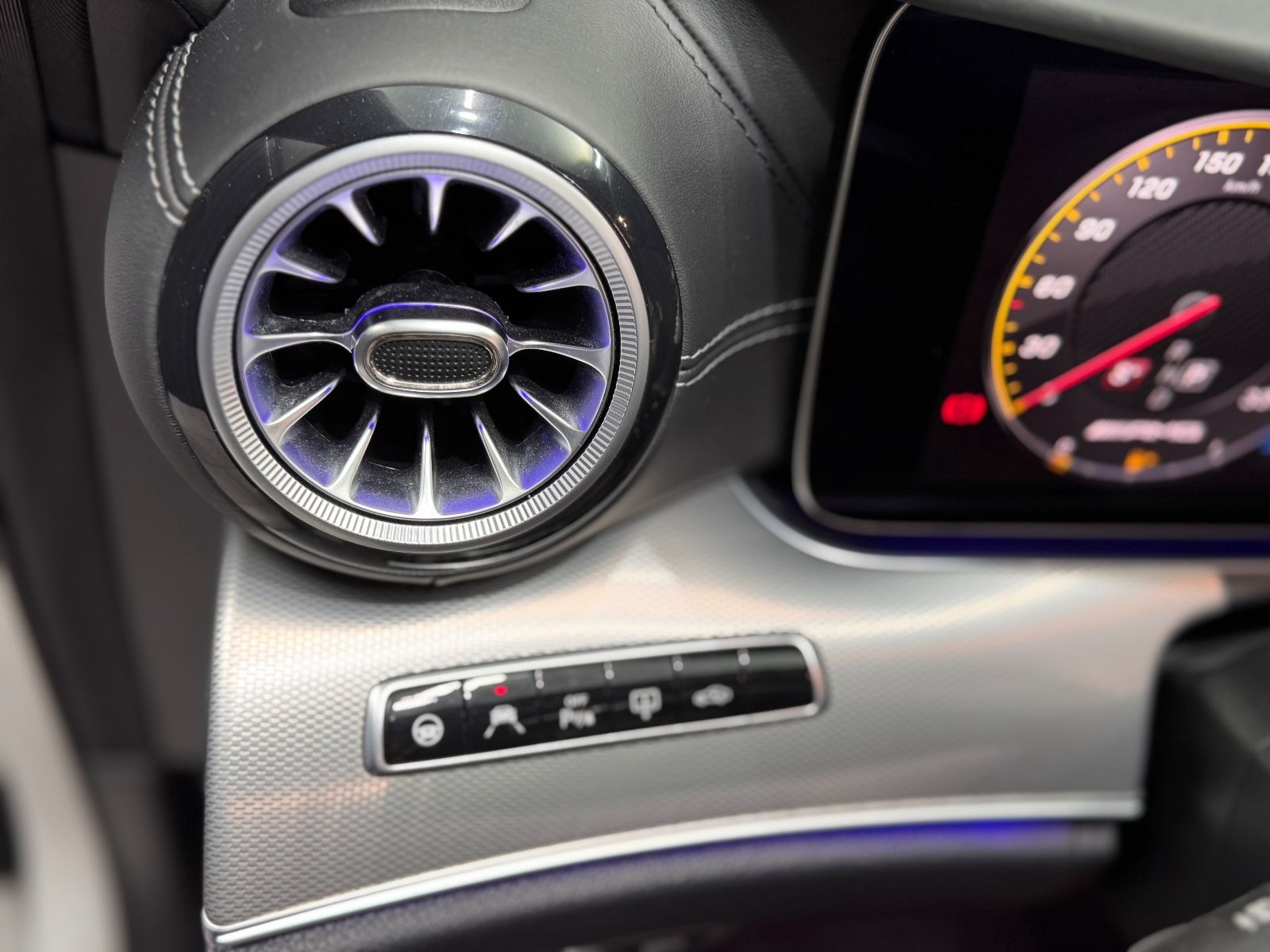 Fahrzeugabbildung Mercedes-Benz E 63 S AMG 4Matic+|AMG DRIVER|BURMESTER|TV|VOLL