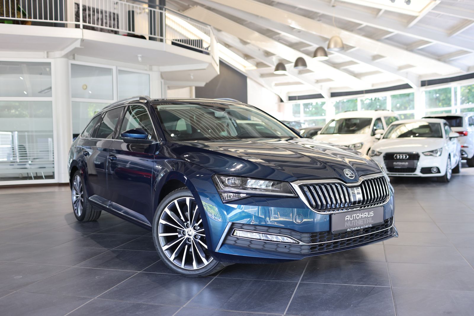 Skoda Superb COMBI 2,0 TDI 4X4 LAURIN&KLEMENT STANDH.