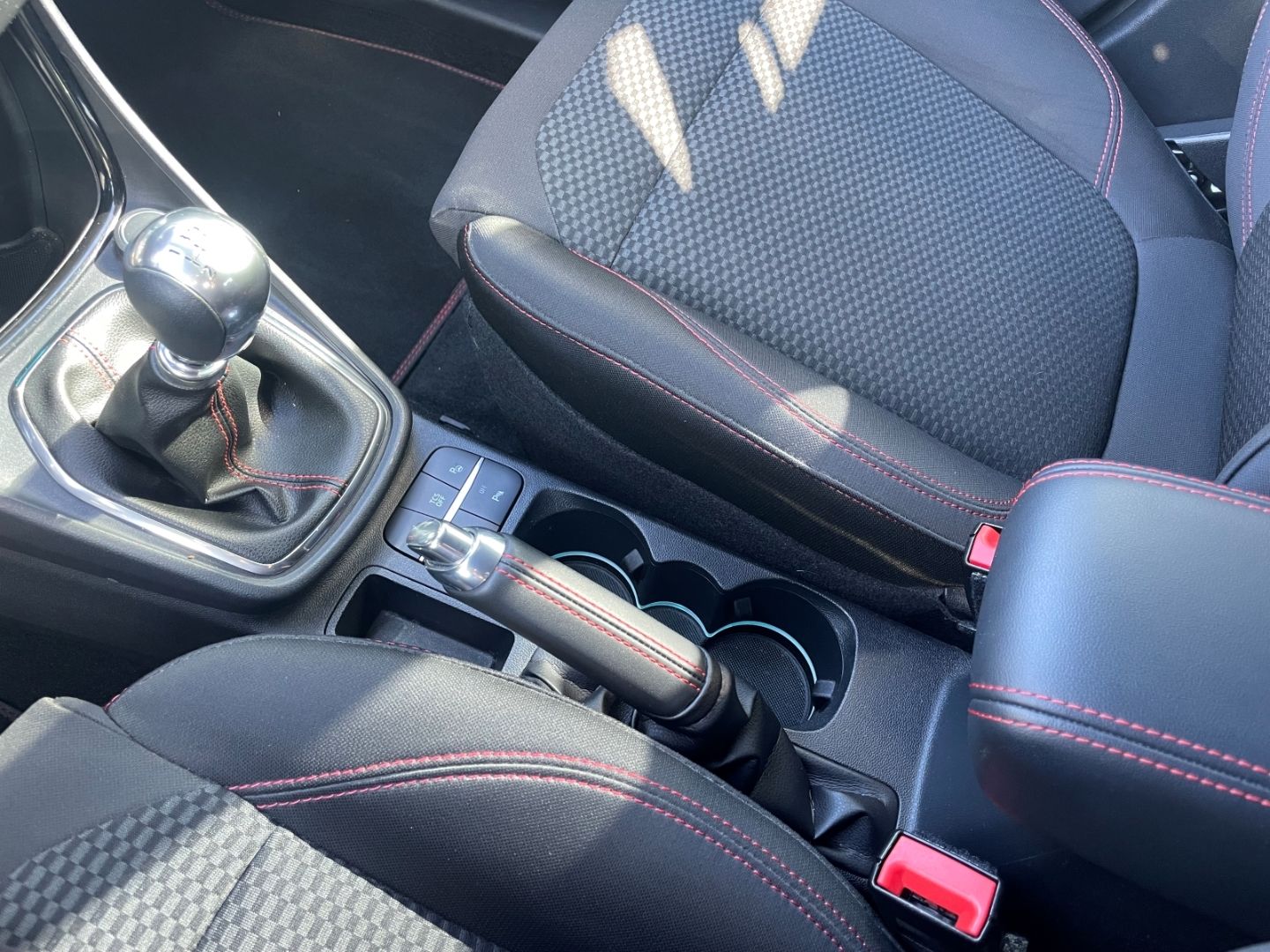 Fahrzeugabbildung Ford Puma ST-Line VerkehrszeichenERK Kamera DAB Navi