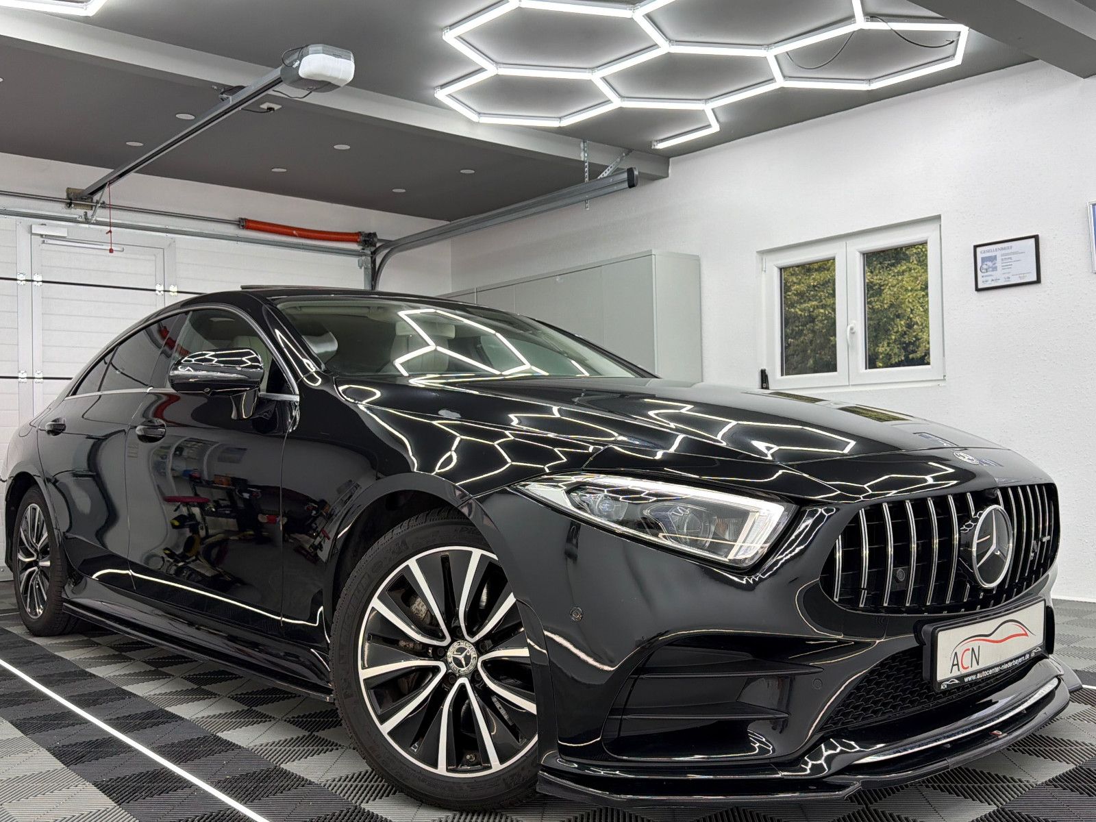 Fahrzeugabbildung Mercedes-Benz CLS 350 d 4Matic AMG-LINE/HuD/eGSD/DISTR+/STHZ