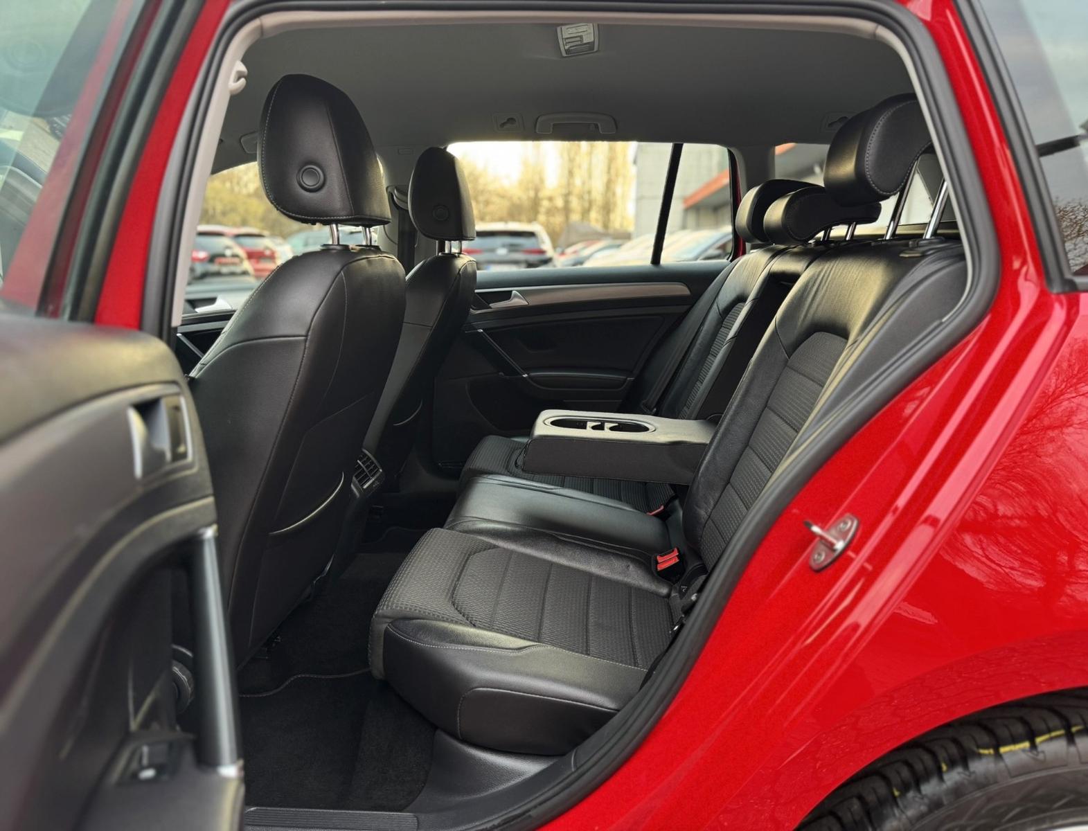 Volkswagen Golf VII Variant/AUTOMATIK/2.HAND/NAVI/PDC