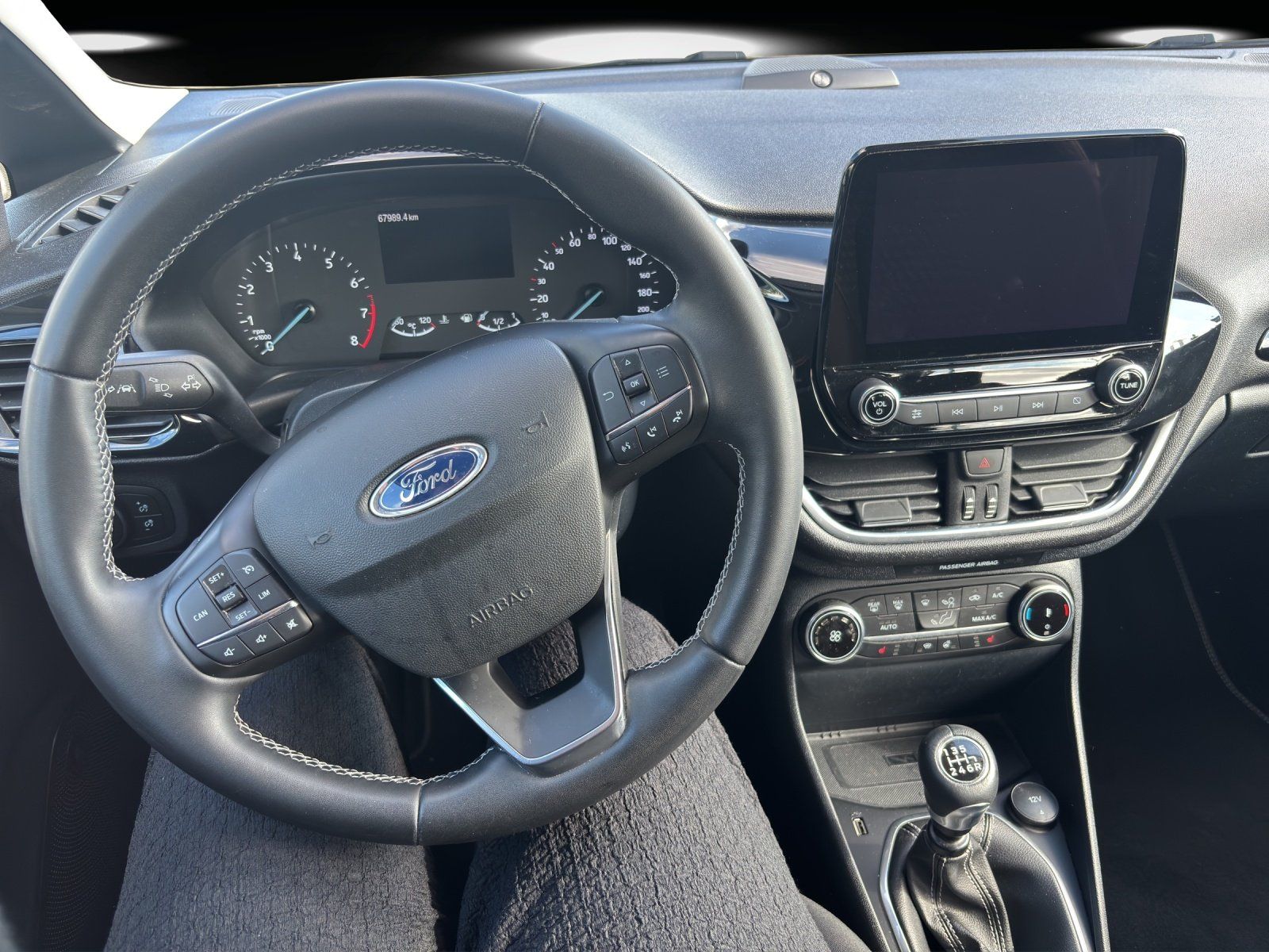 Fahrzeugabbildung Ford Fiesta 1.0 Titanium X LED/PDC/NAVI/SHZ/B&O/LHZ/