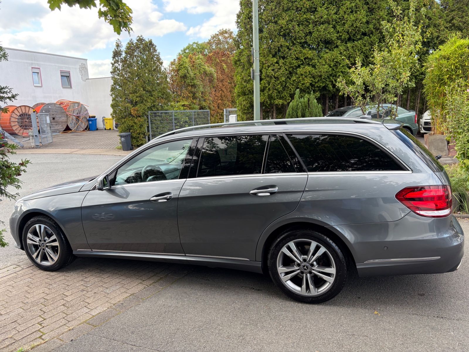 Mercedes E 350 2015, 3.0D dīzelis, Automāts, Universāls, Pelēks — Latvijā