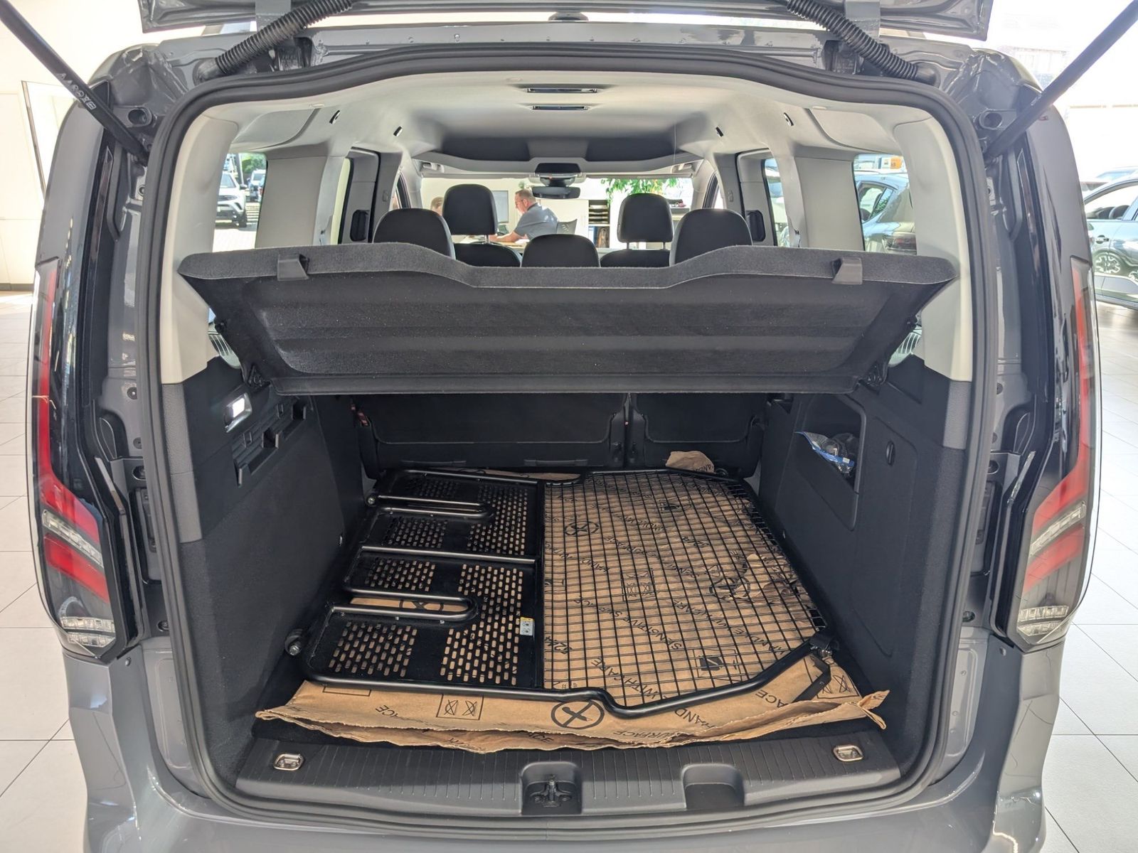 FORD Tourneo Connect Grand Limited 2.0l EcoBlue LED – Bild 10
