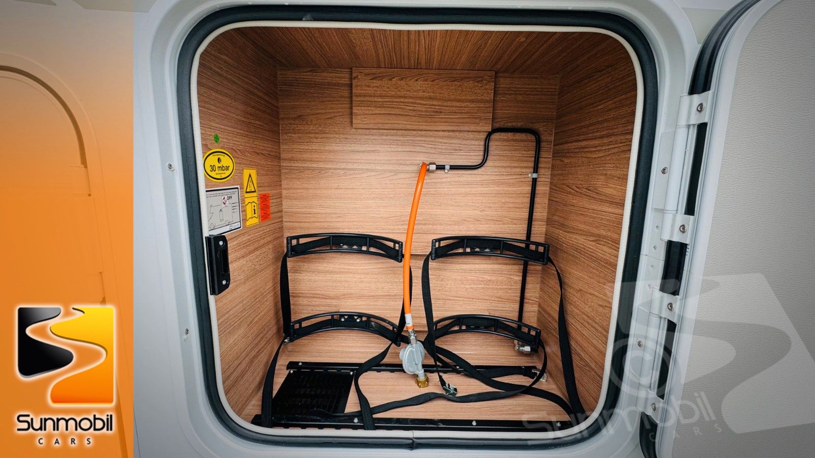 Fahrzeugabbildung Weinsberg CaraLoft 550 MG Ford Markise Premium Tür