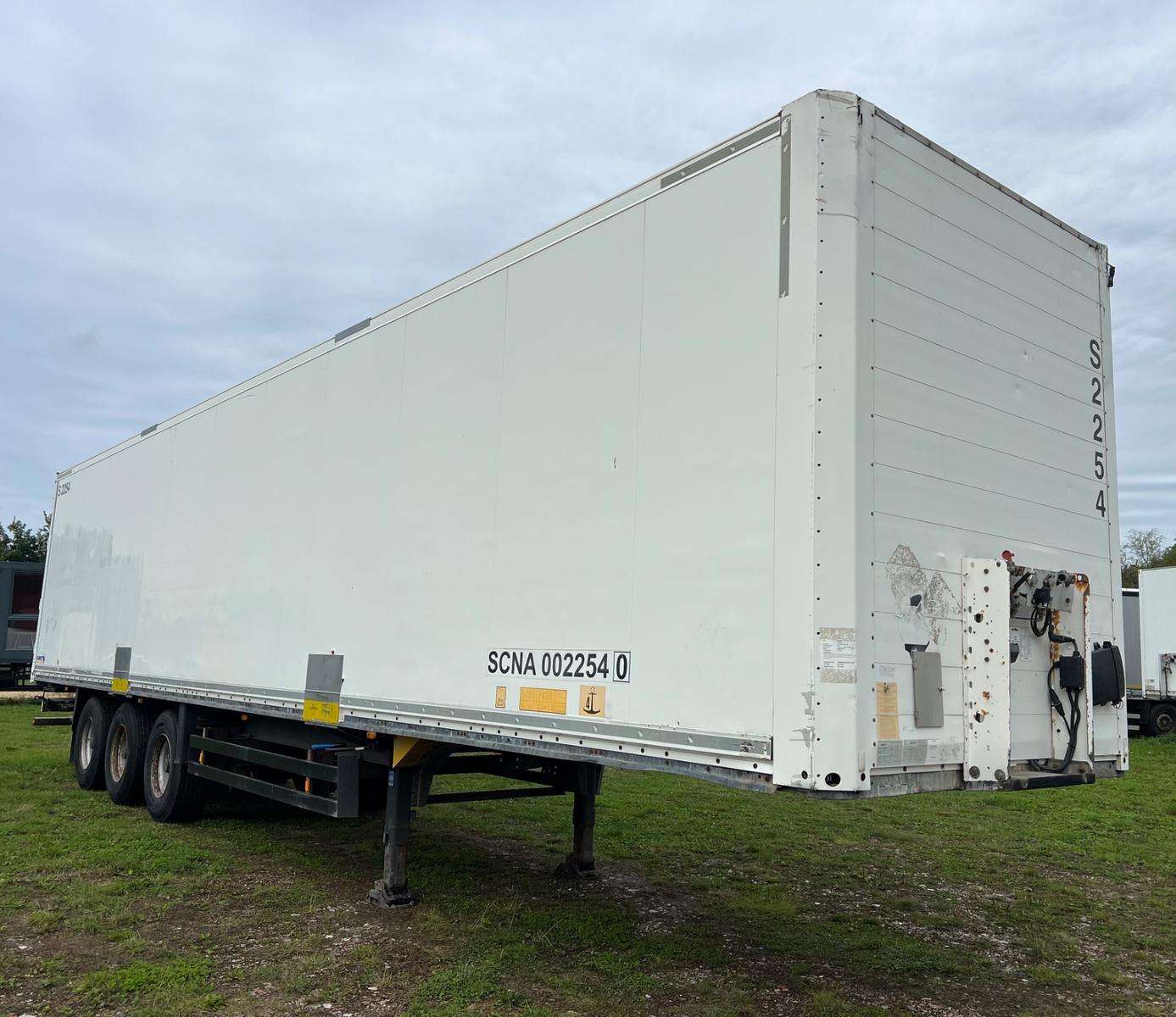 Schmitz Cargobull 2 x SKO24 / Trockenkoffer / Railway / Huckepack