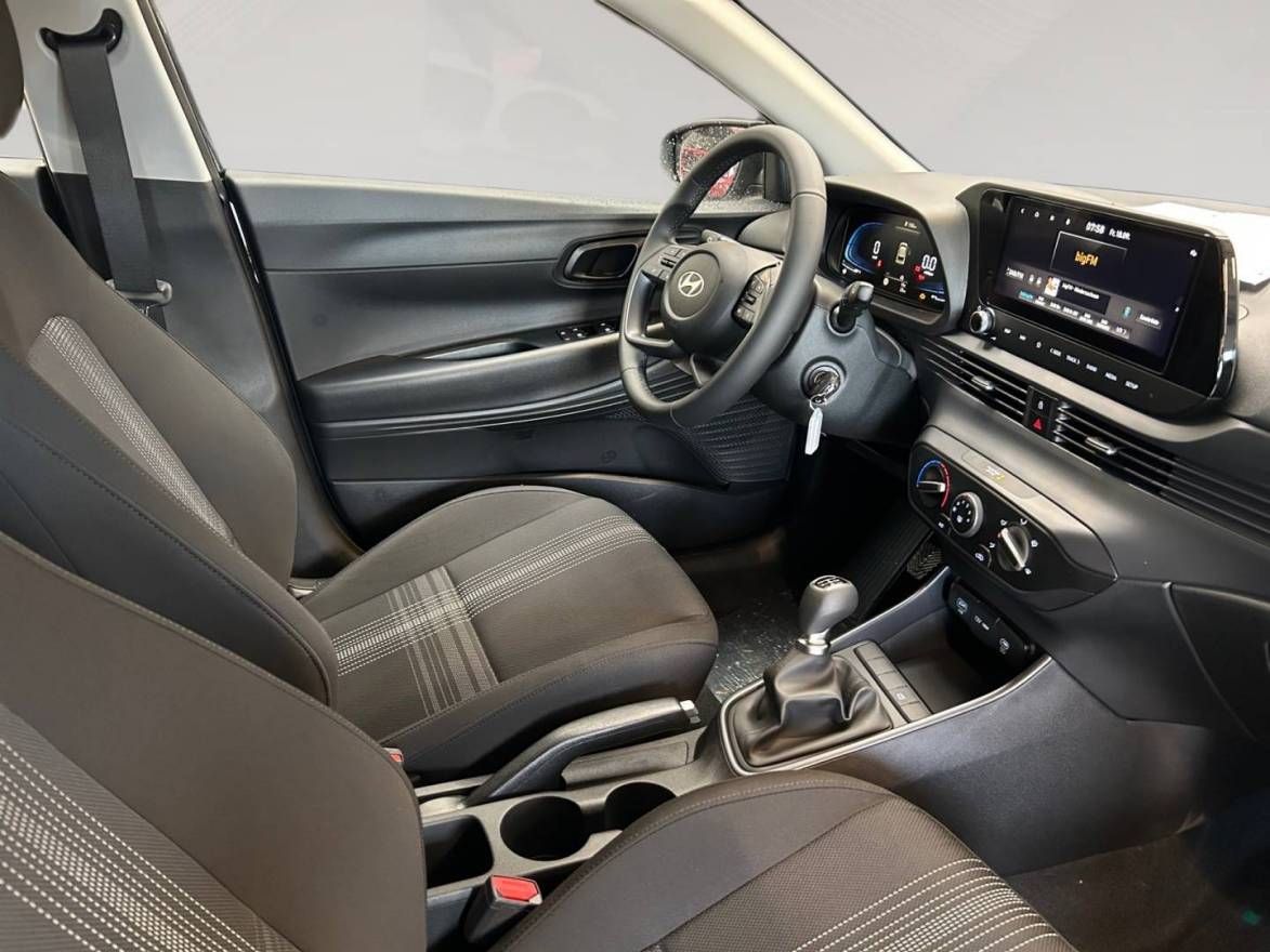 Fahrzeugabbildung Hyundai i20 Select Funktionspaket PDC Navi Rückfahrkamer